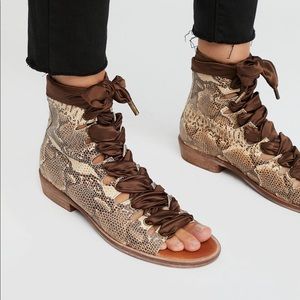 ✨ RARE Free People Palms Sandal, brown snake 7